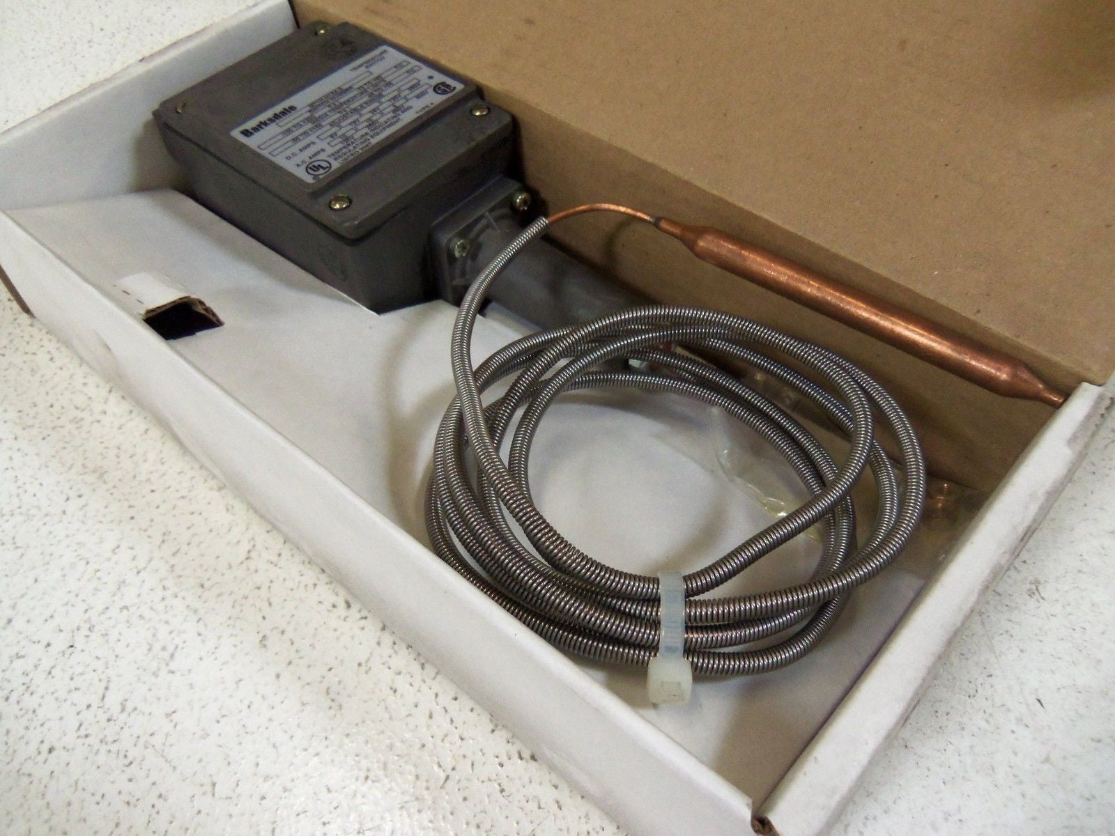 BARKSDALE TEMPERATURE SWITCH MT1H-H154-A *NEW IN BOX*