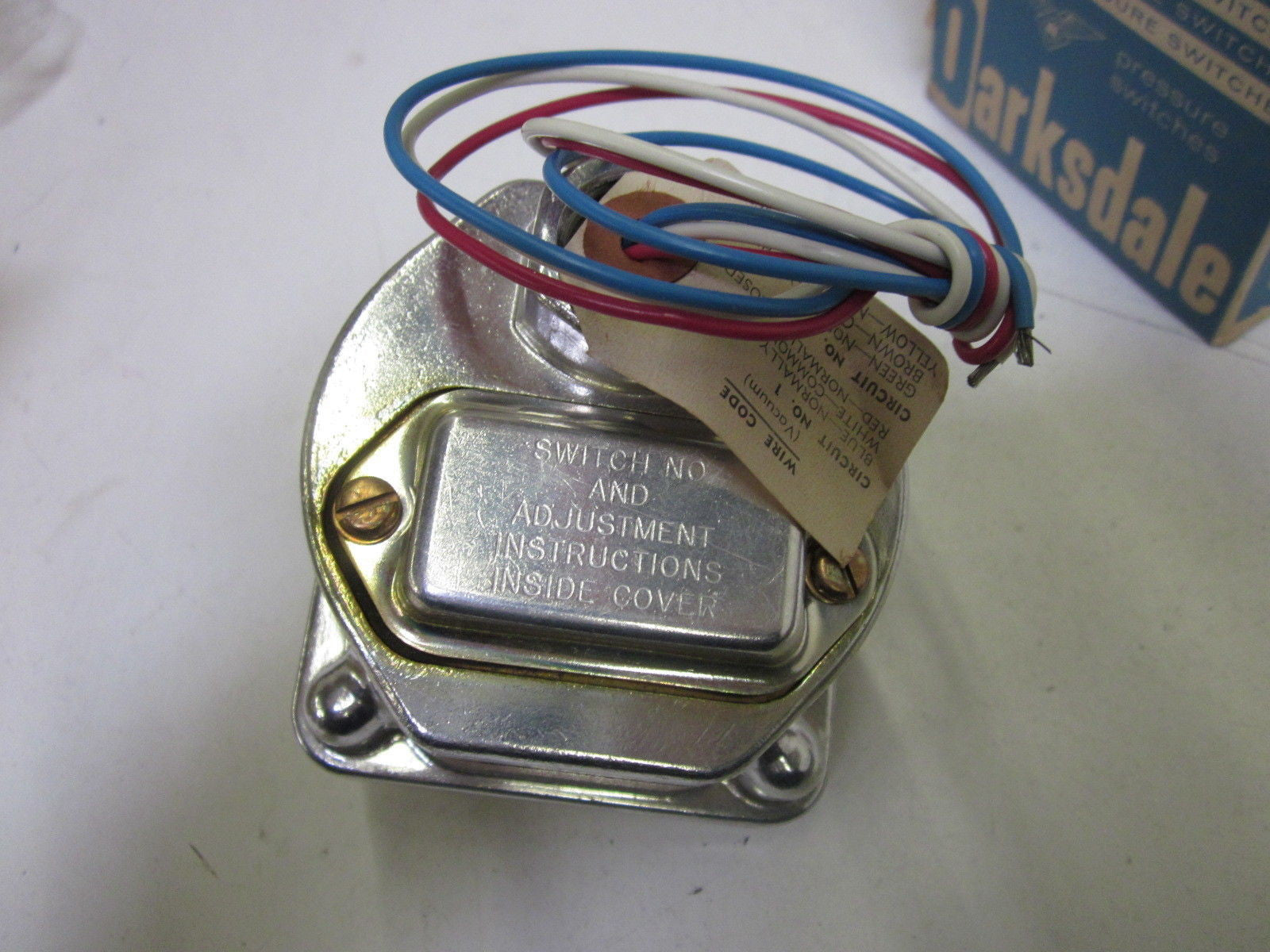 BARKSDALE D1H-H18 PRESSURE OR VACUUM ACTUATED SWITCH *NEW IN BOX*