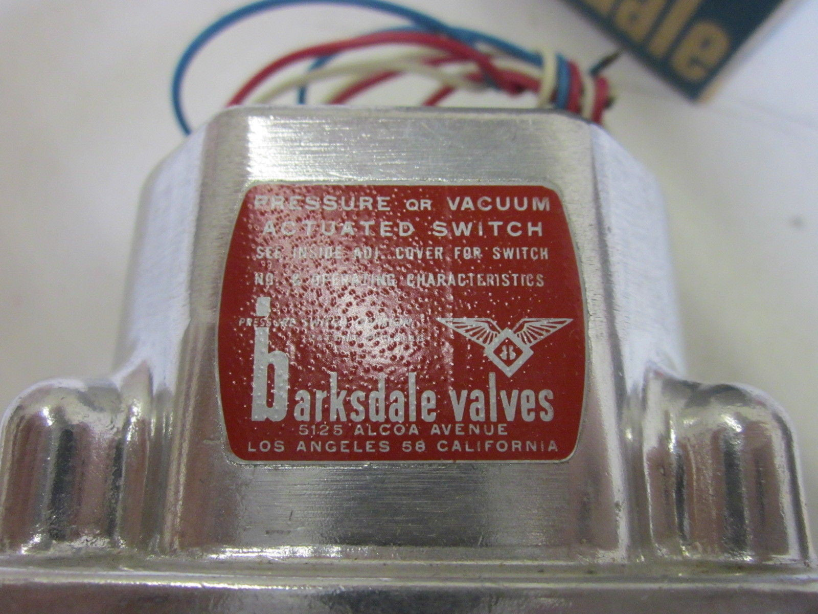 BARKSDALE D1H-H18 PRESSURE OR VACUUM ACTUATED SWITCH *NEW IN BOX*