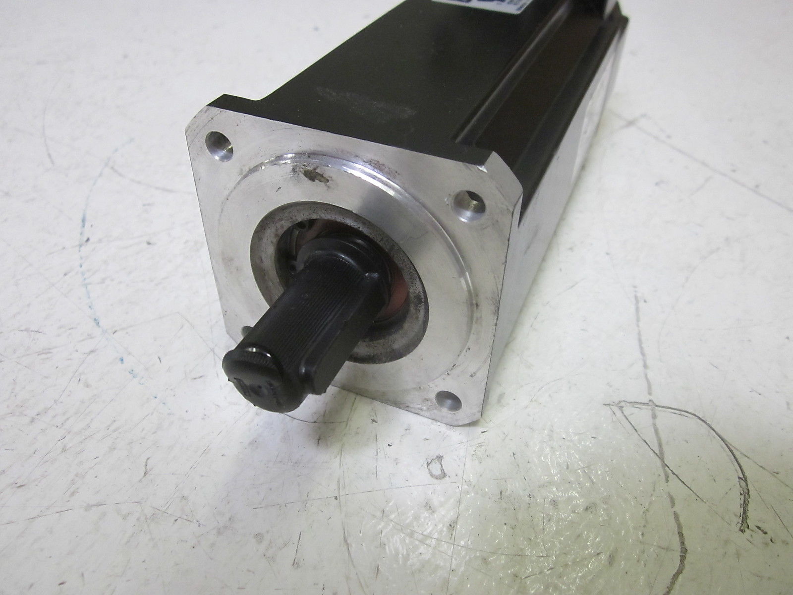BECKHOFF AM3033-0E30-0000 400VAC *USED*