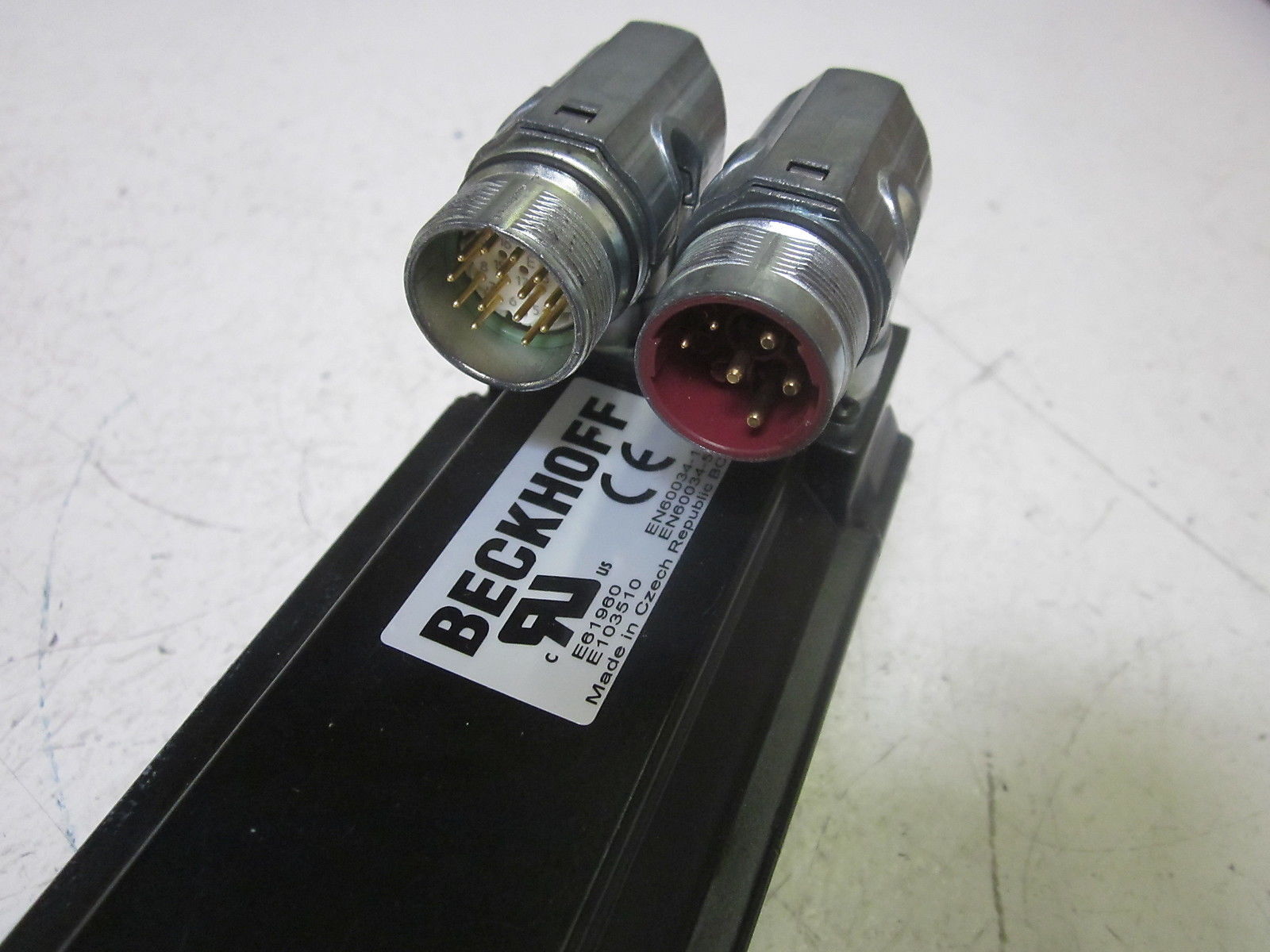 BECKHOFF AM3033-0E30-0000 400VAC *USED*