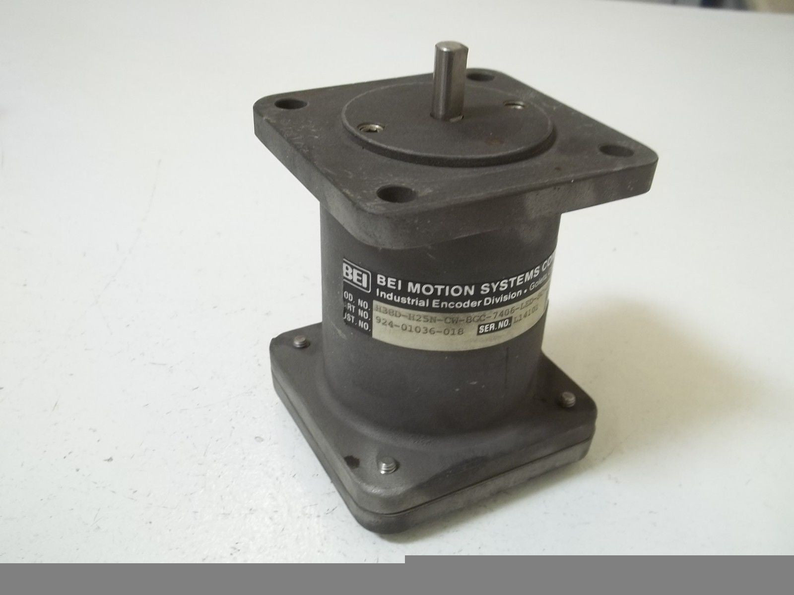 BEI MOTION SYSTEMS COMPANY H38D-H25N-CW-8GC-7406-LED-SC-UL-S ENCODER*USED*