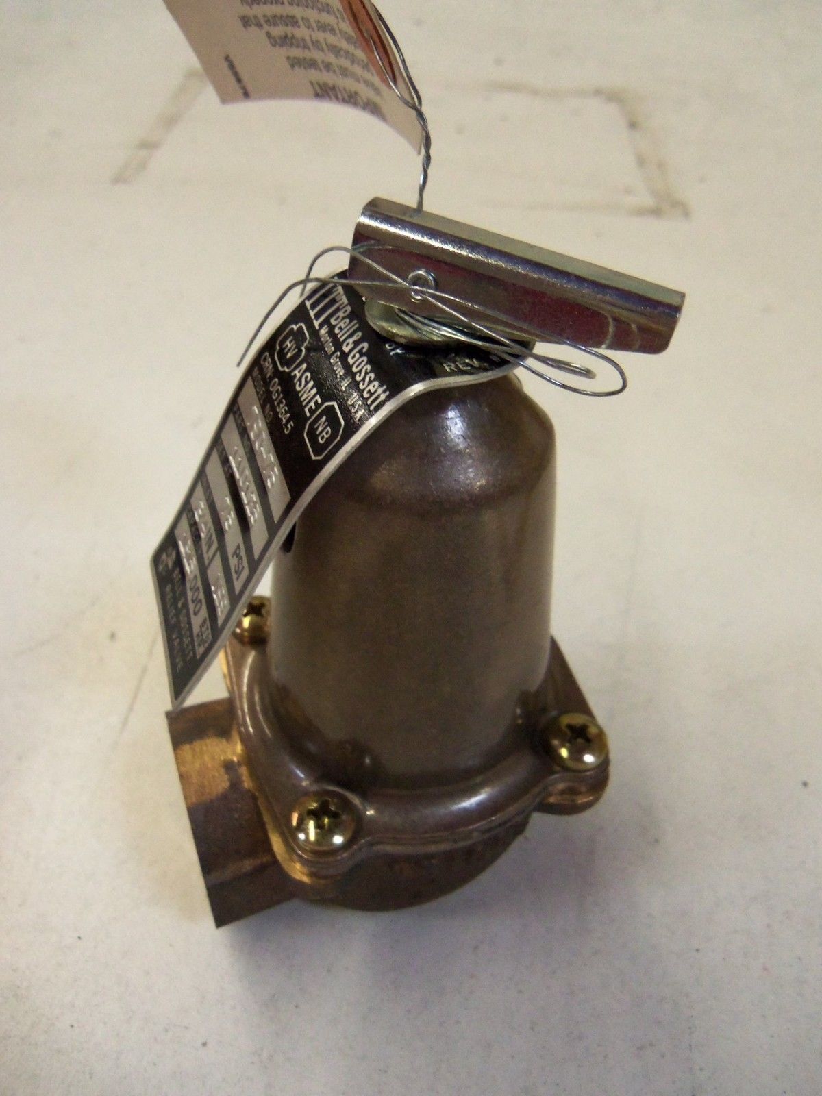BELL & GOSETT RELIEF VALVE 110125 *NEW IN BOX*