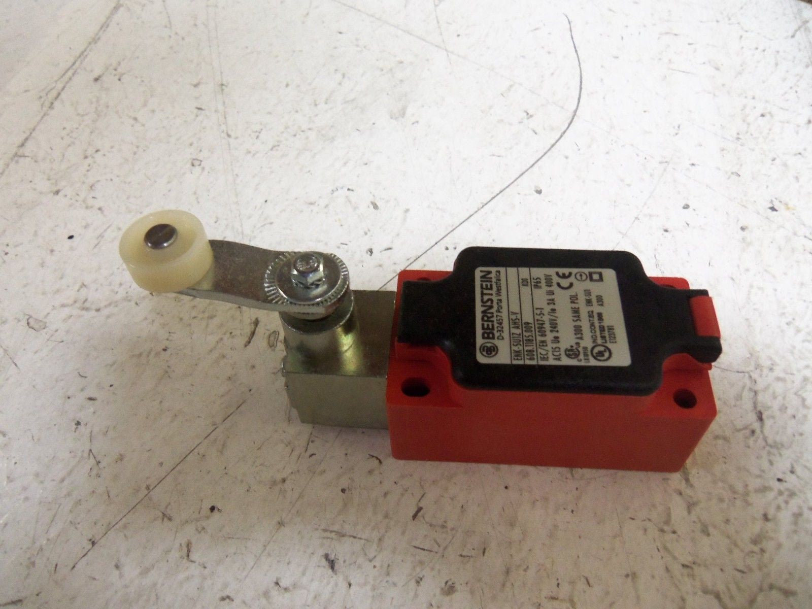 BERNSTEIN ENK-SI1Z-AHS-V LIMIT SWITCH (AS PICTURED) *NEW IN BOX*