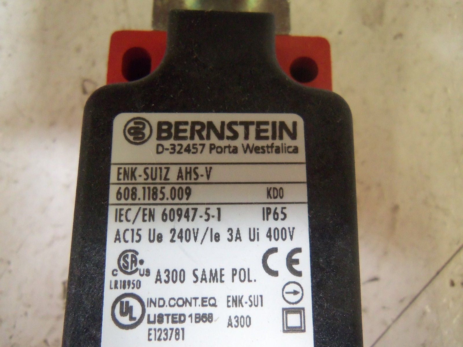 BERNSTEIN ENK-SI1Z-AHS-V LIMIT SWITCH (AS PICTURED) *NEW IN BOX*