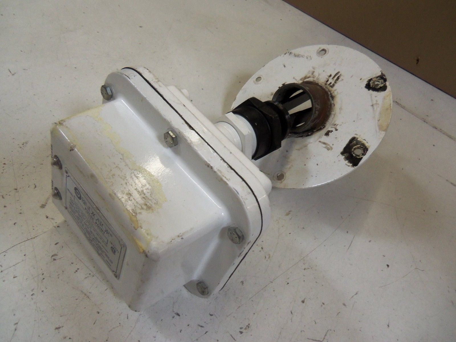BINDICATOR LP11A1GA100 *USED*