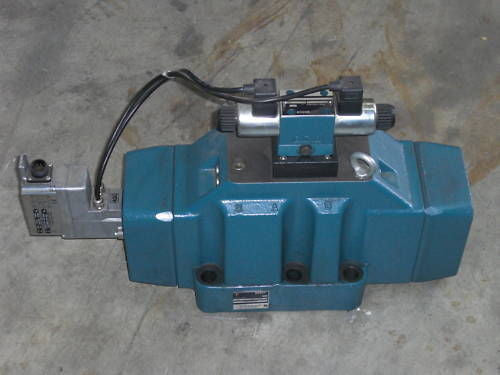 BOSCH HYDRAULIC VALVE 0811-404-984 *USED*