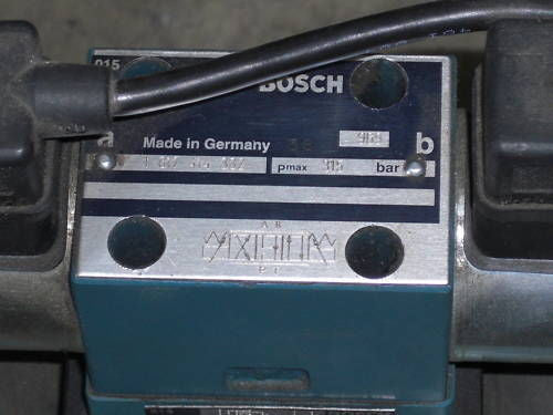 BOSCH HYDRAULIC VALVE 0811-404-984 *USED*