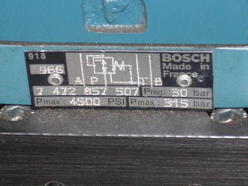 BOSCH HYDRAULIC VALVE 0811-404-984 *USED*