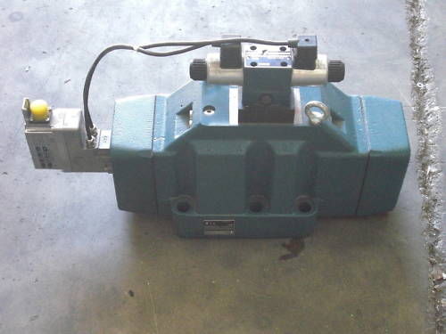 BOSCH HYDRAULIC VALVE 0811-404-984 *NEW*