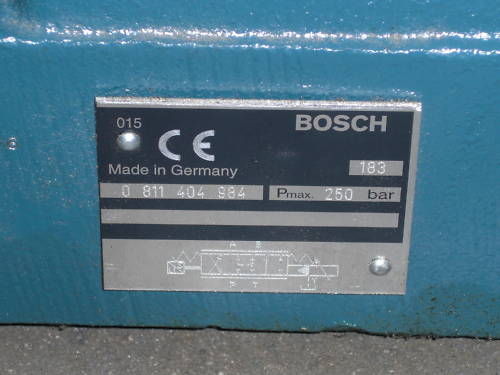 BOSCH HYDRAULIC VALVE 0811-404-984 *NEW*