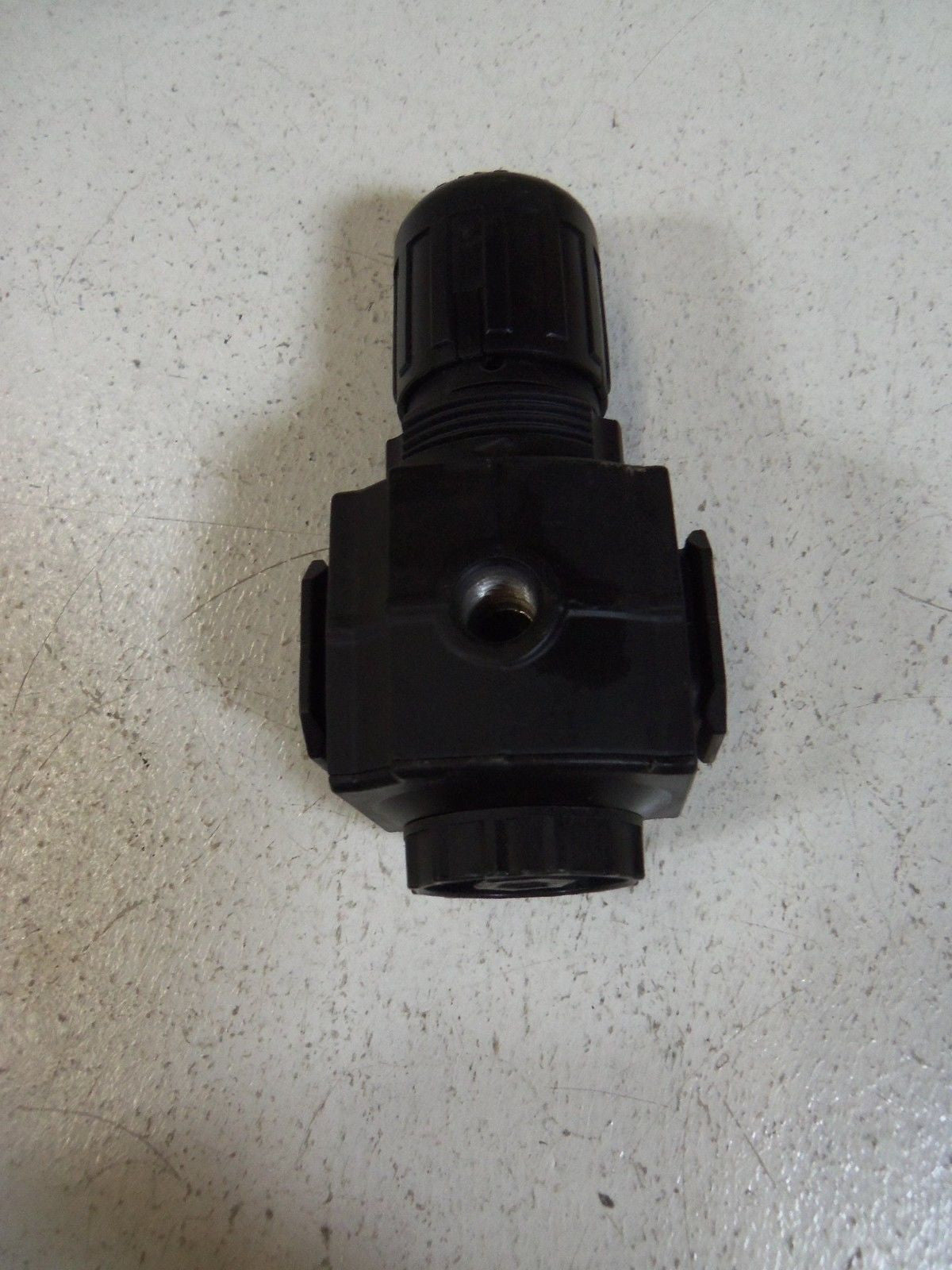 BOSTON GEAR EN72220 AIR REGULATOR *NEW NO BOX*