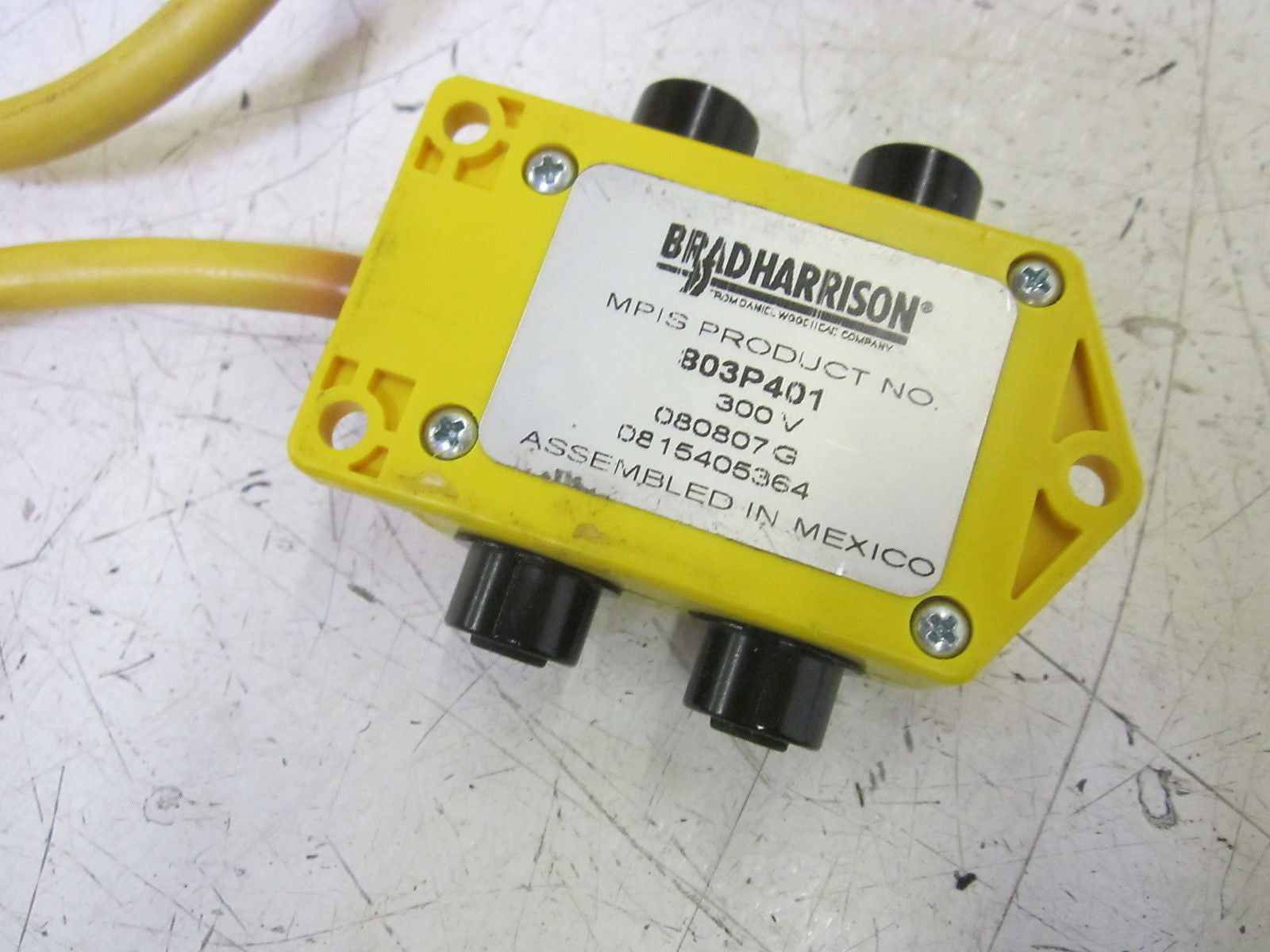 BRAD HARRISON 803P401 4-PORT DISTRIBUTION BOX 300V *USED*