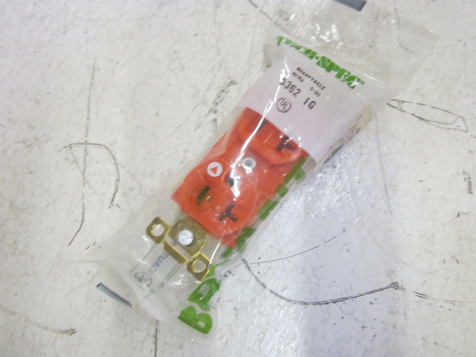 BRYANT TECH SPEC 5262 IG RECEPTACLE NEMA 5-20 *NEW IN A FACTORY BAG*