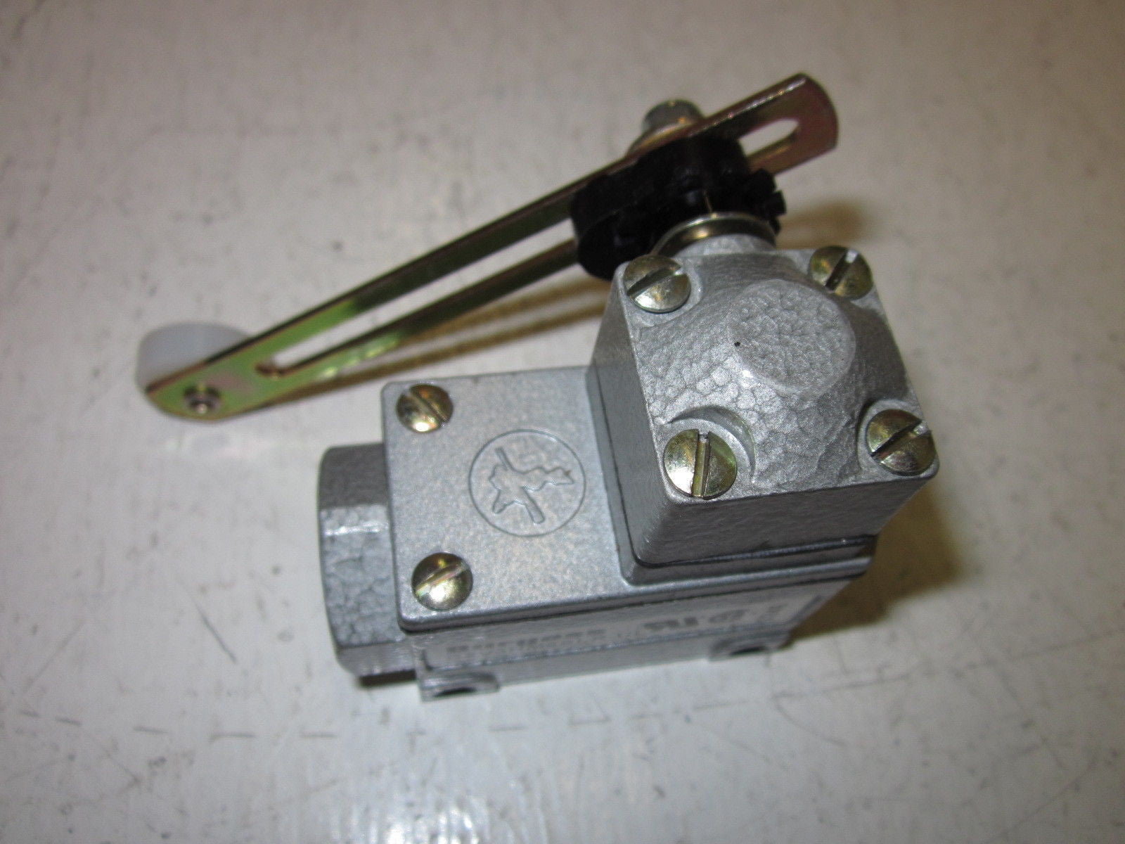 BURGESS C2V3HM6SLR-UL *NEW NO BOX*