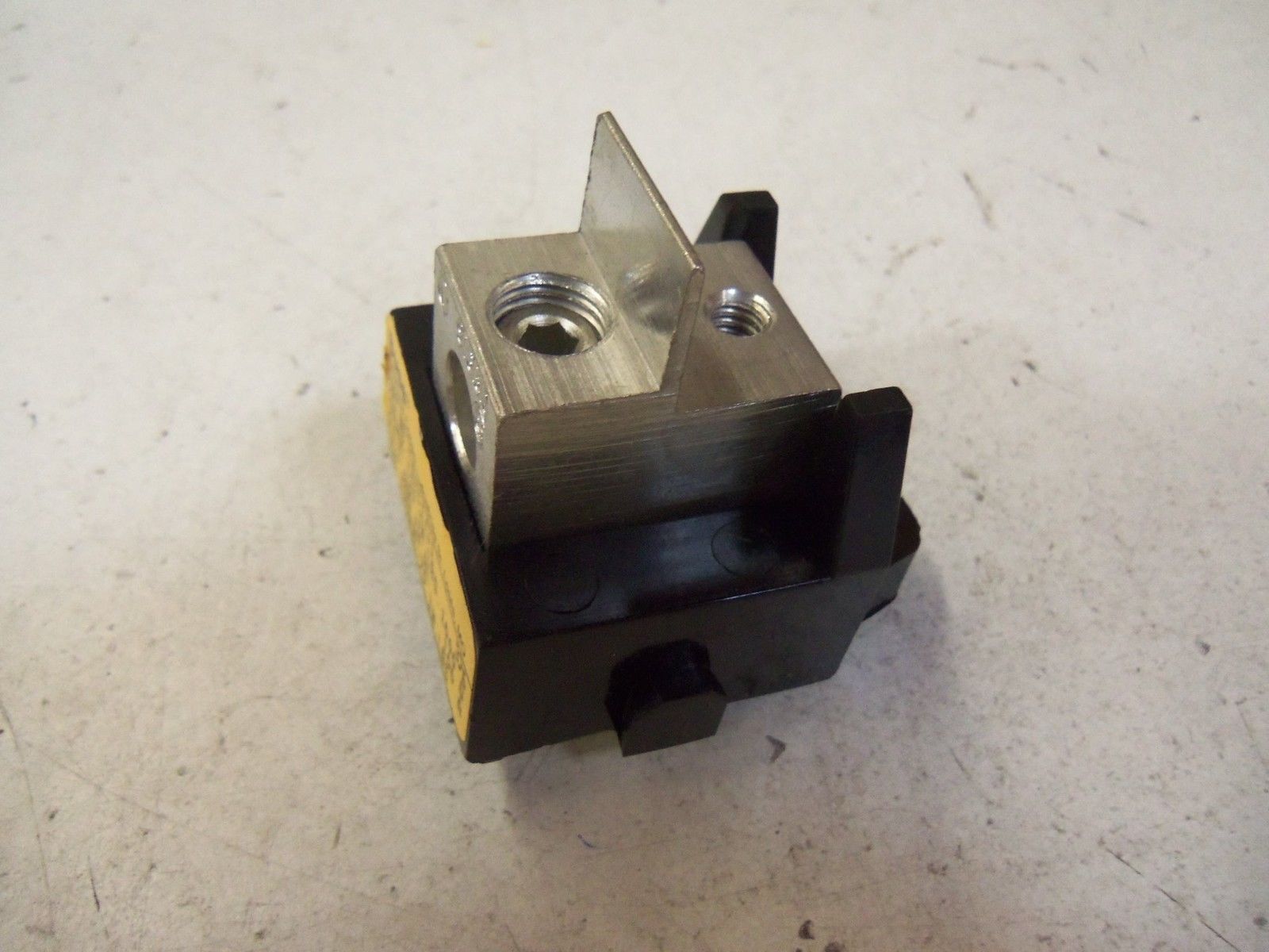BUSS 1BS101 *NEW NO BOX*