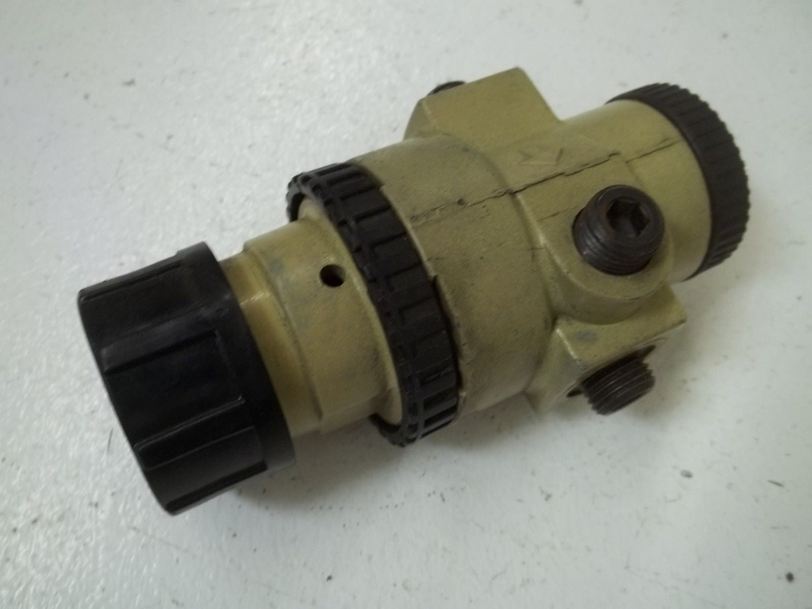 C.A. NORGREN R11-200-RNLA REGULATOR *USED*