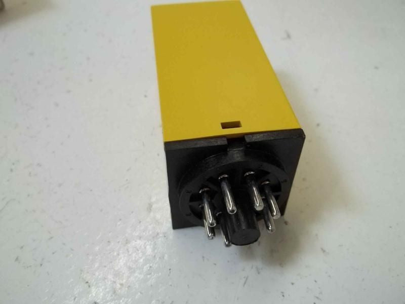CARLO GAVAZZI A208120006 *NEW IN BOX*