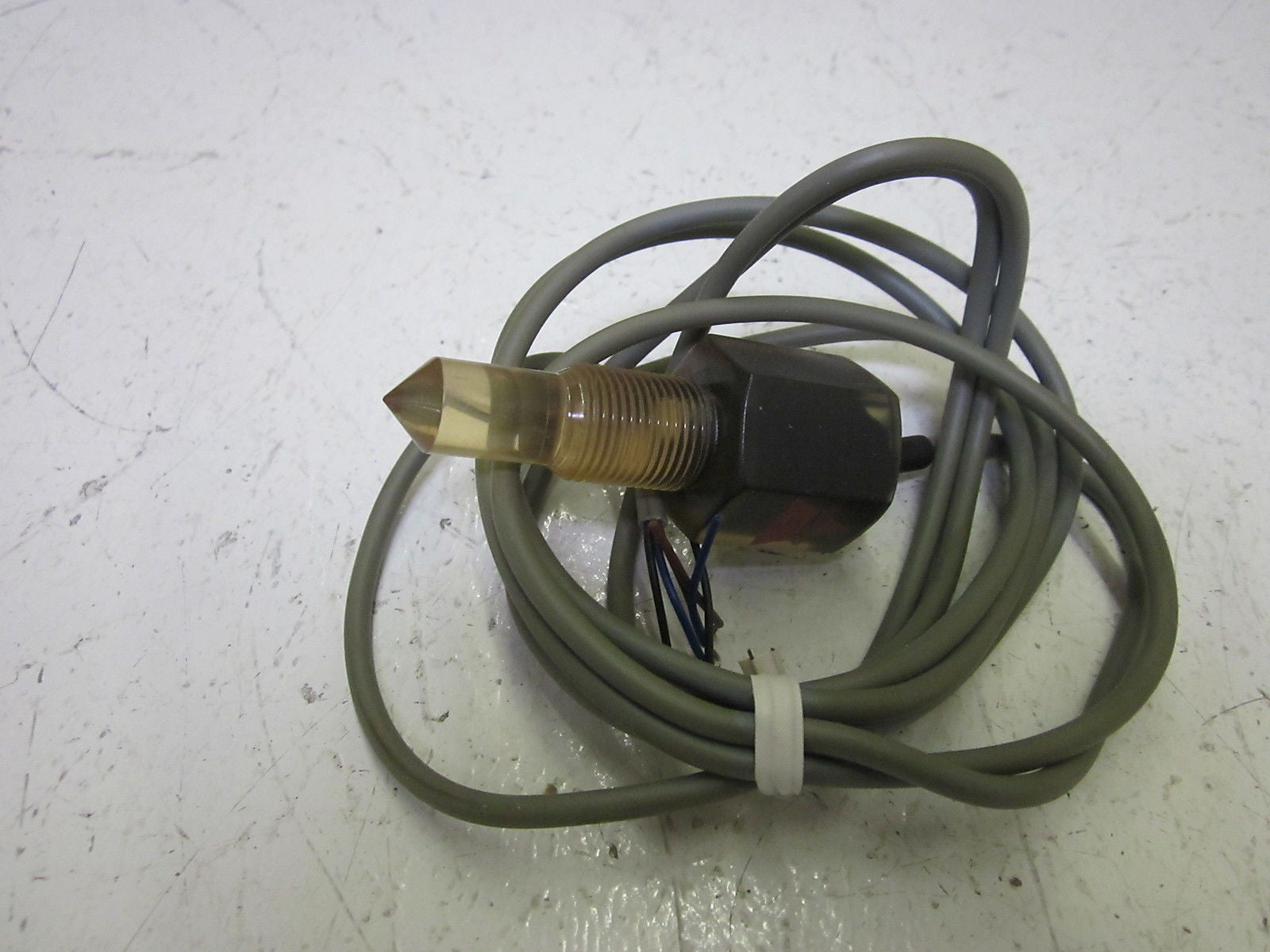 CARLO GAVAZZI ELECTROMATIC VP02E PHOTOELECTRIC SWITCH 10-40VDC *USED*