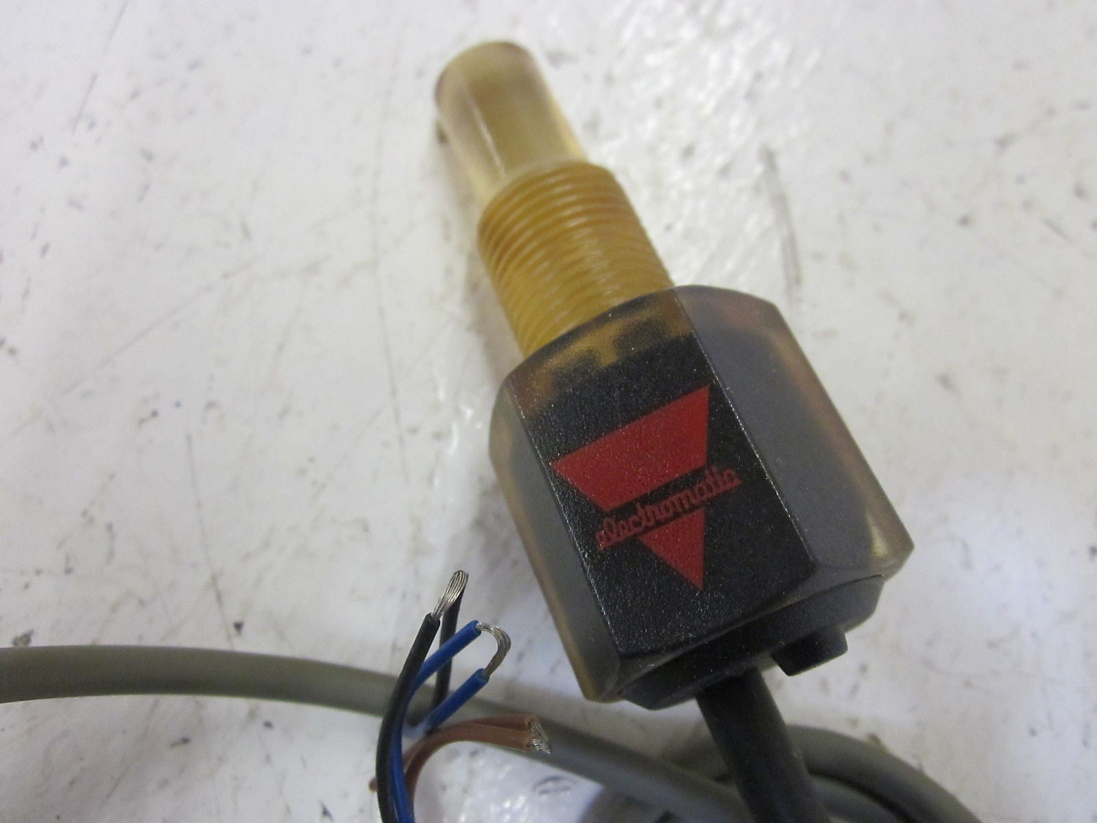 CARLO GAVAZZI ELECTROMATIC VP02E PHOTOELECTRIC SWITCH 10-40VDC *USED*