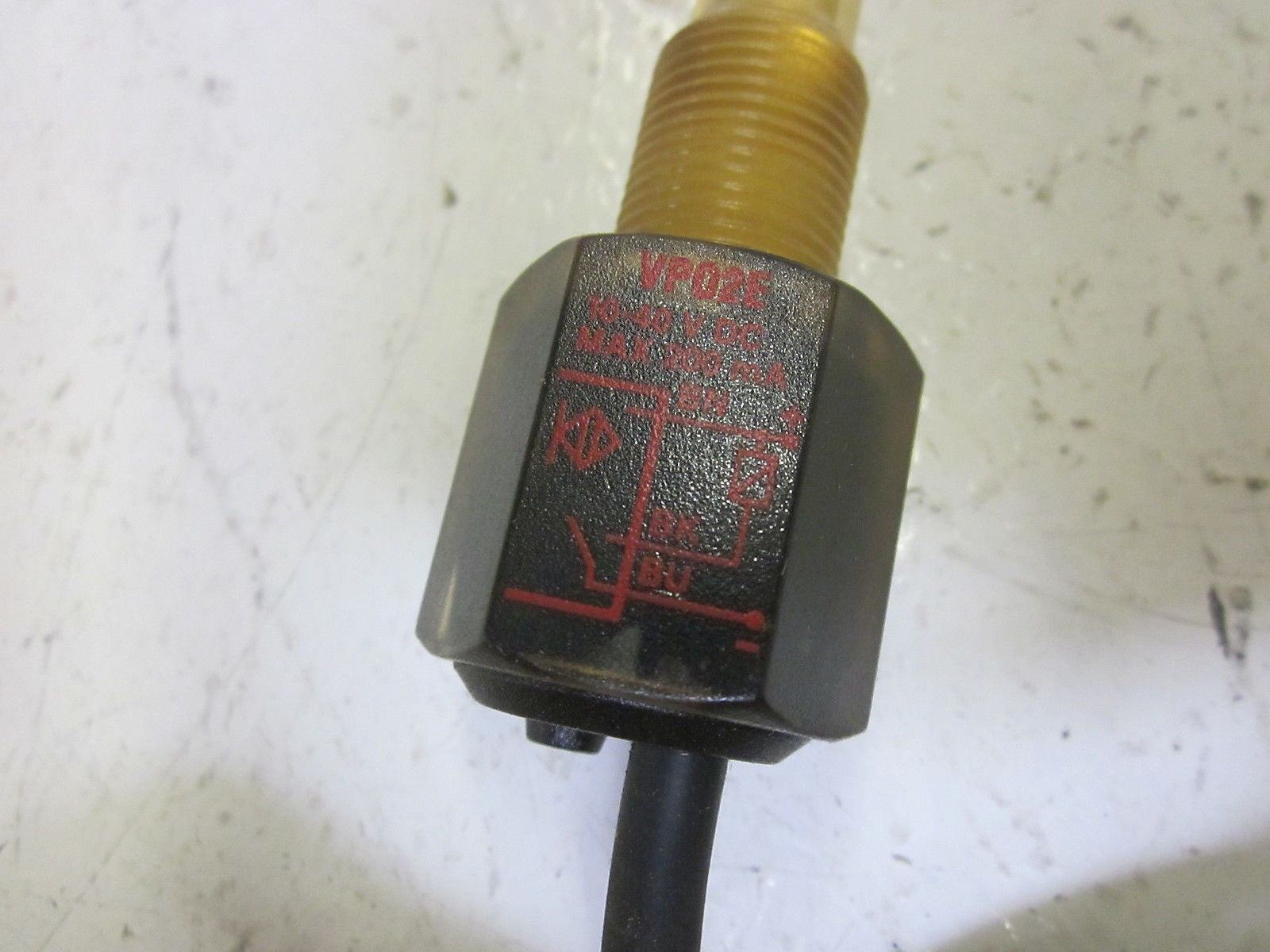 CARLO GAVAZZI ELECTROMATIC VP02E PHOTOELECTRIC SWITCH 10-40VDC *USED*