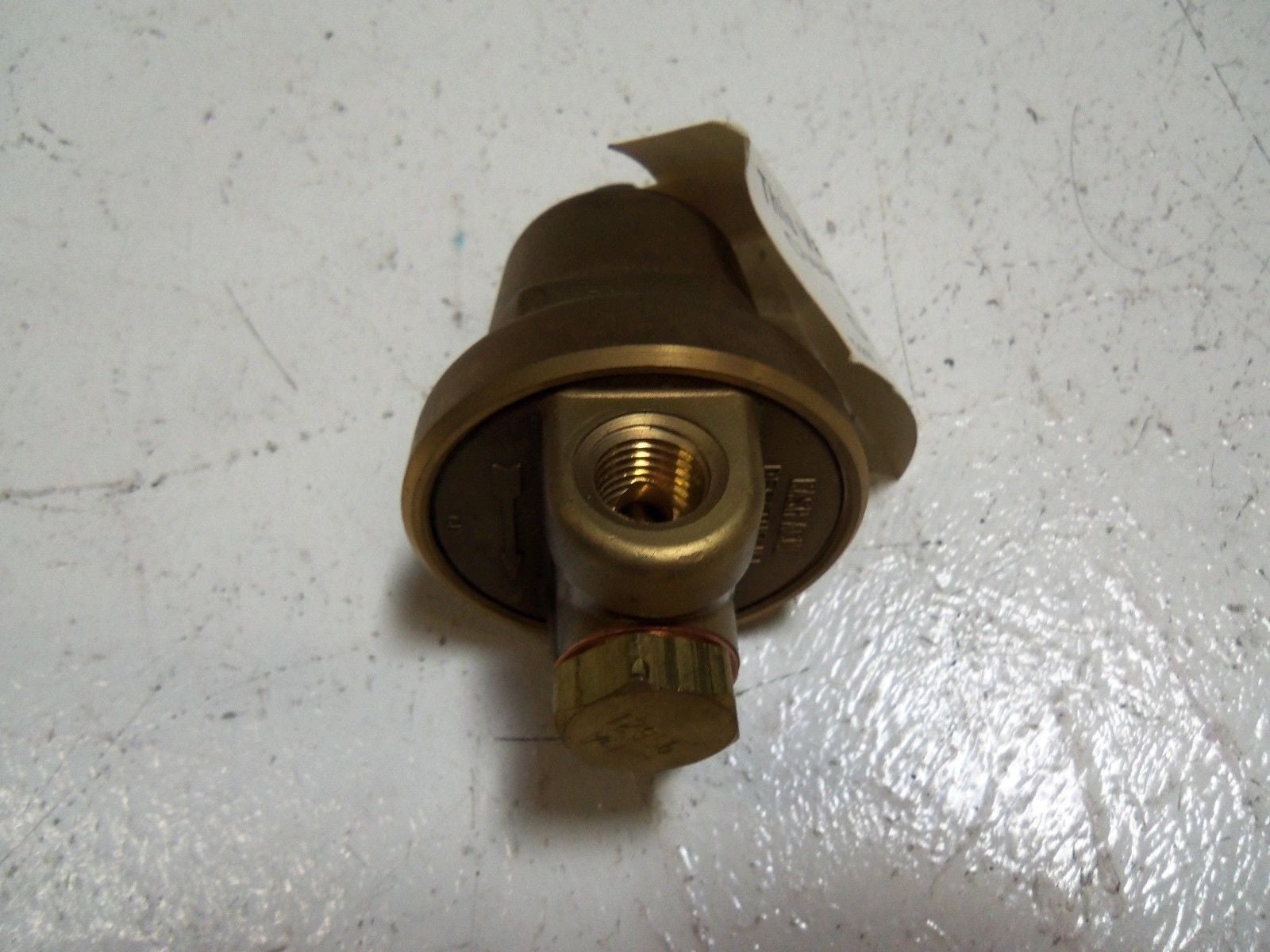 CASH A-32 REGULATOR 1/4" 400 PSI RANGE: 15-65 SET: 40PSI *USED*