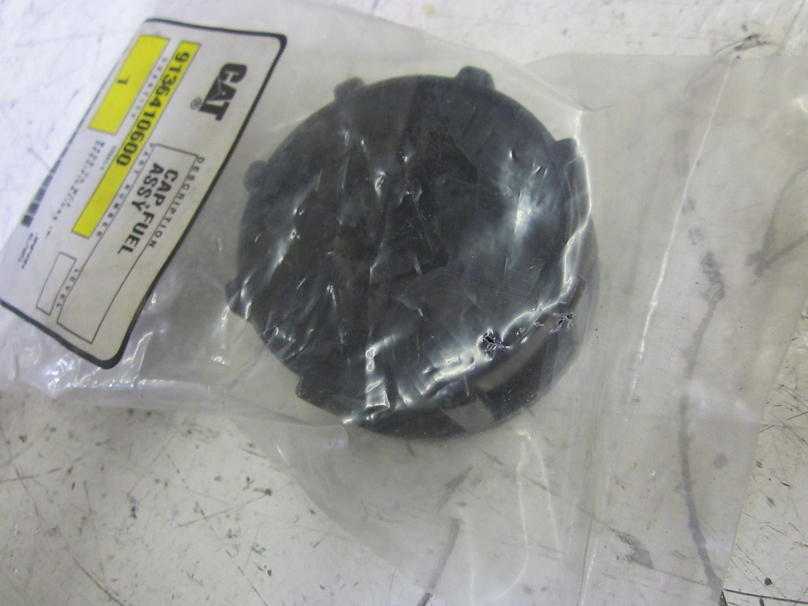 CAT 9136410600 FUEL CAP  *NEW IN A FACTORY BAG*