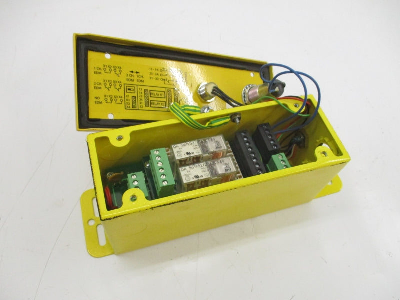 BANNER ENGINEERING EZAC-R11-QE8 100-230VAC 8A UNMP