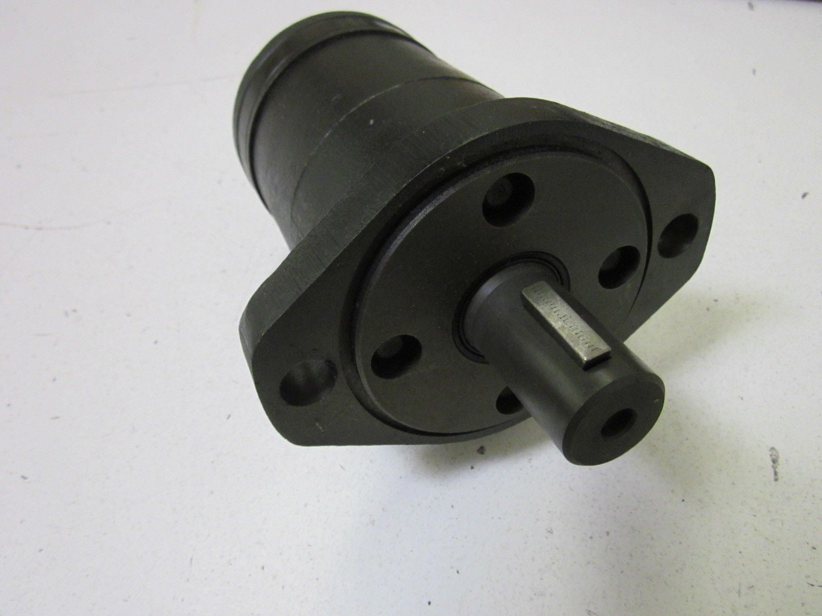 CHAR-LYNN 1011027009 HYDRAULIC MOTOR *NEW NO BOX*