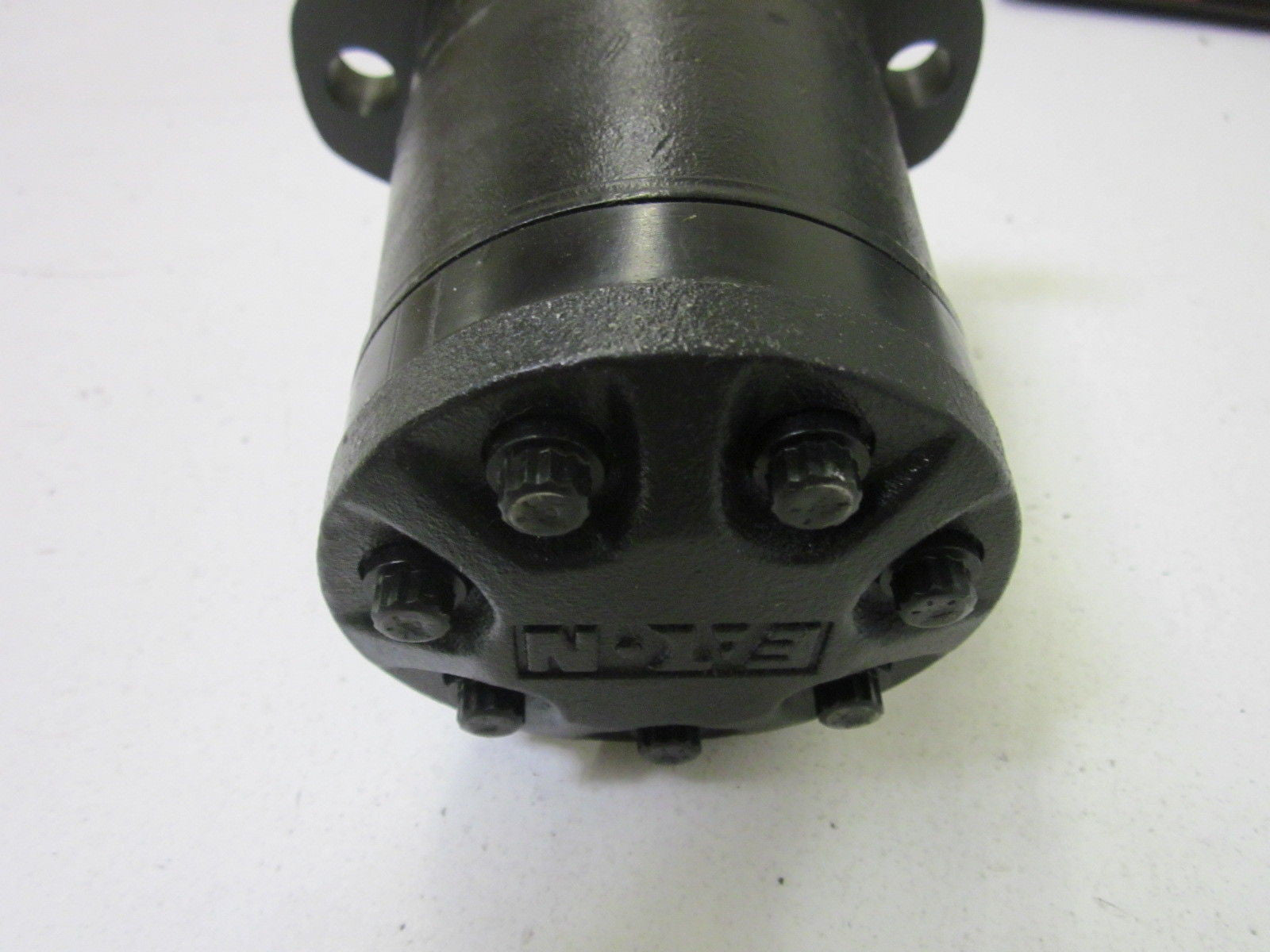CHAR-LYNN 1011027009 HYDRAULIC MOTOR *NEW NO BOX*
