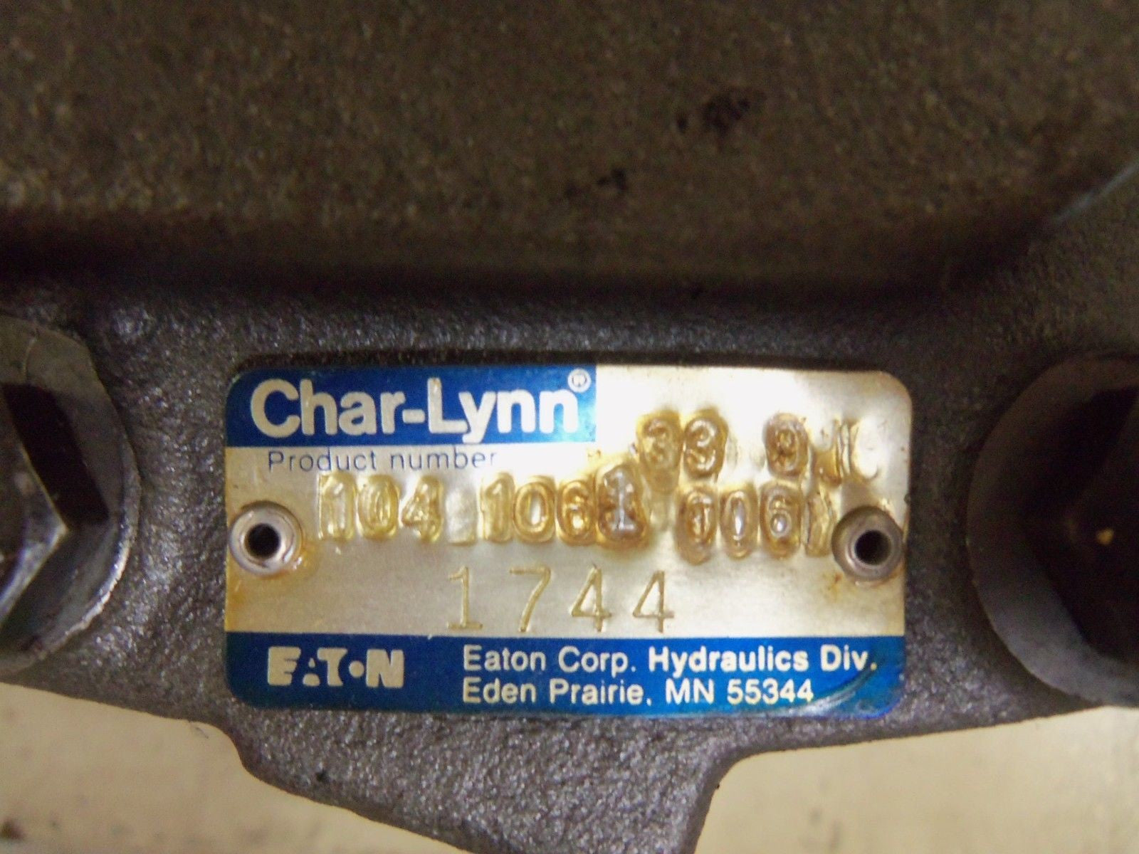 CHAR-LYNN 104-1061-006 MOTOR *USED*