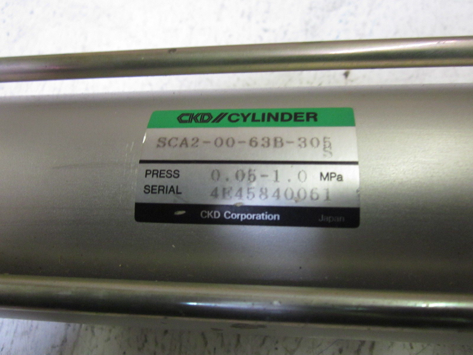 CKD CYLINDER SCA2-00-63B-305 *USED*