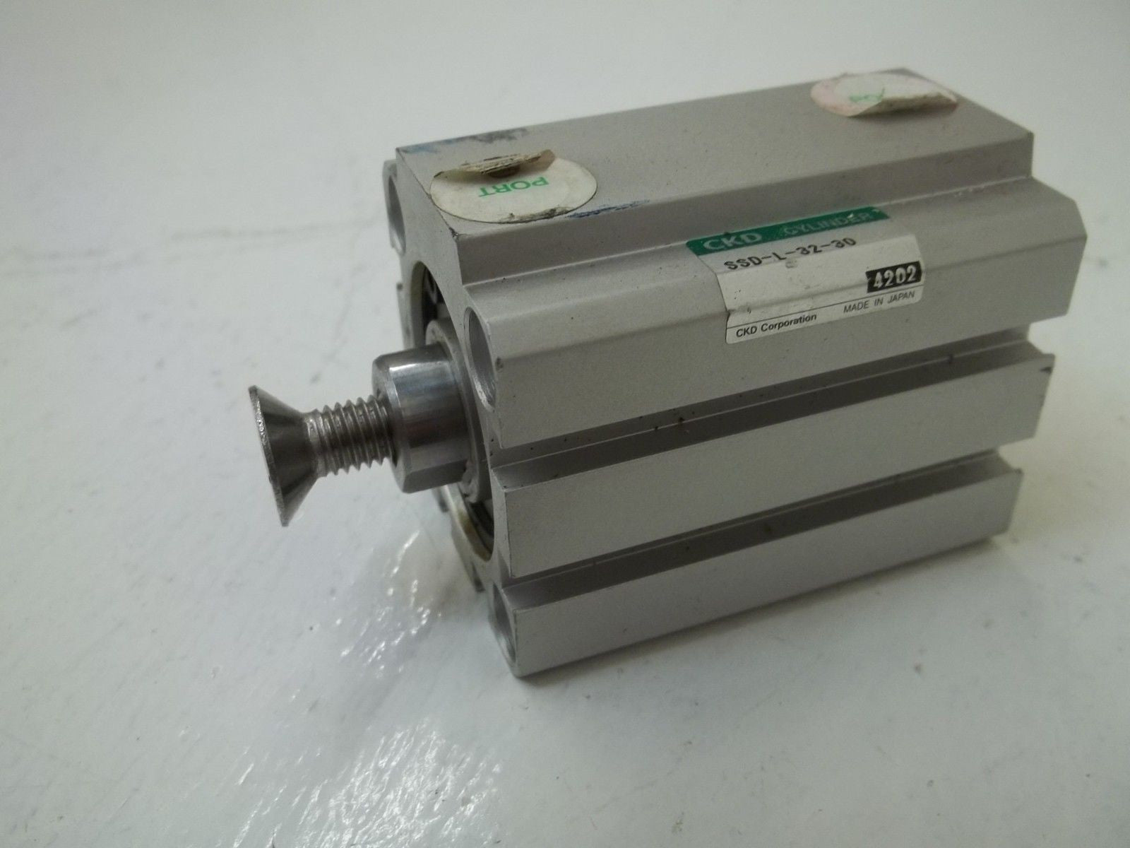 CKD CYLINDER SSD-L-32-30 *USED*