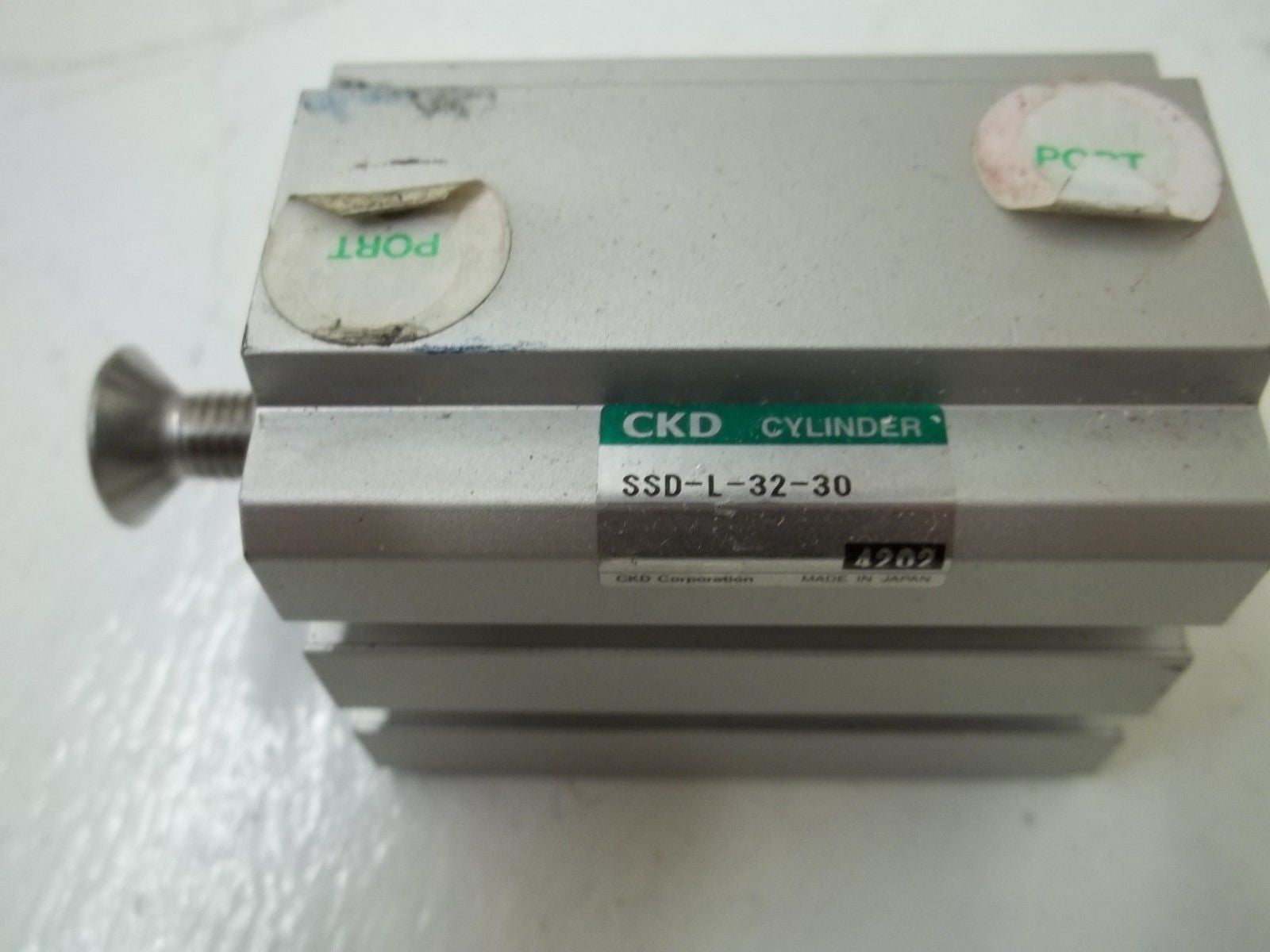 CKD CYLINDER SSD-L-32-30 *USED*