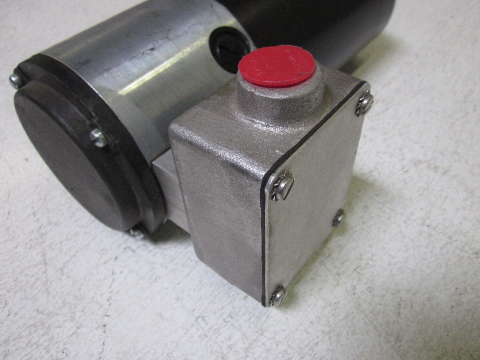 CLEVELAND MOTION CONTROLS 4104DC000SD0ACJ007 PM SERVO MOTOR *USED*