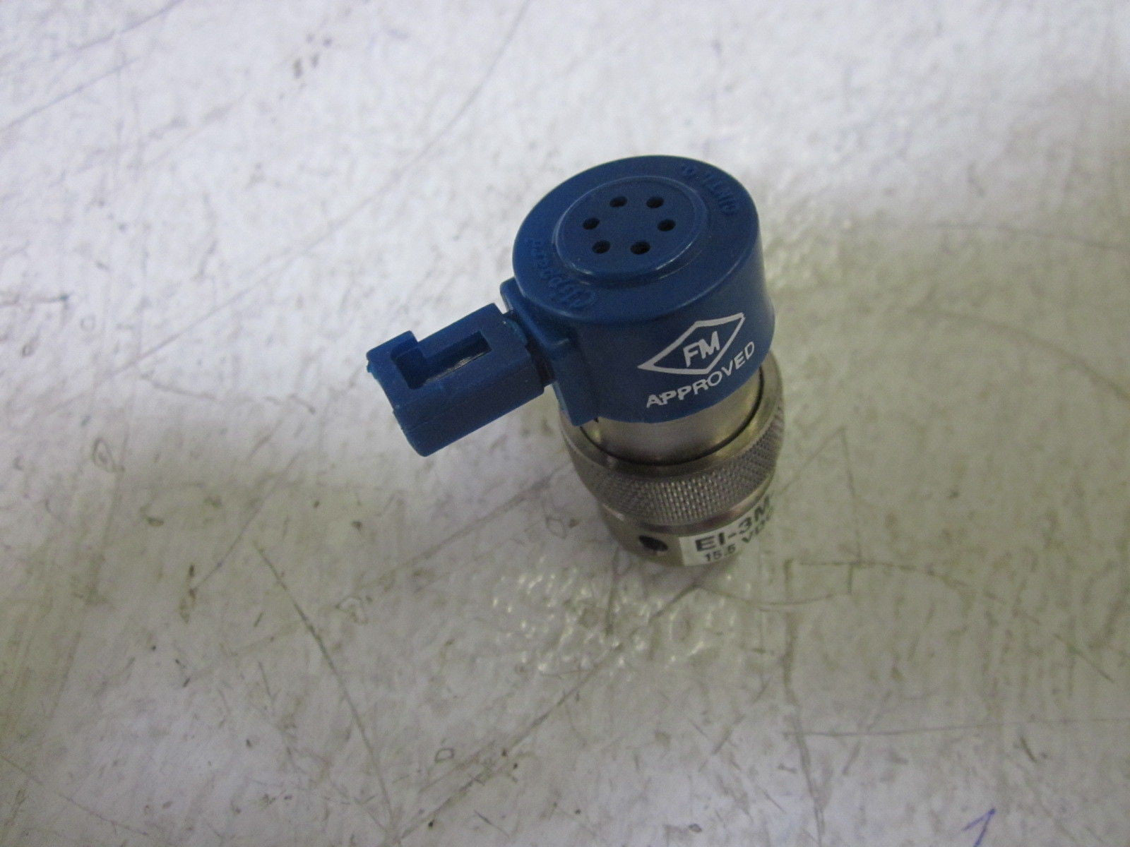 CLIPPARD E1-3M-15.5 VDC VALVE *USED*