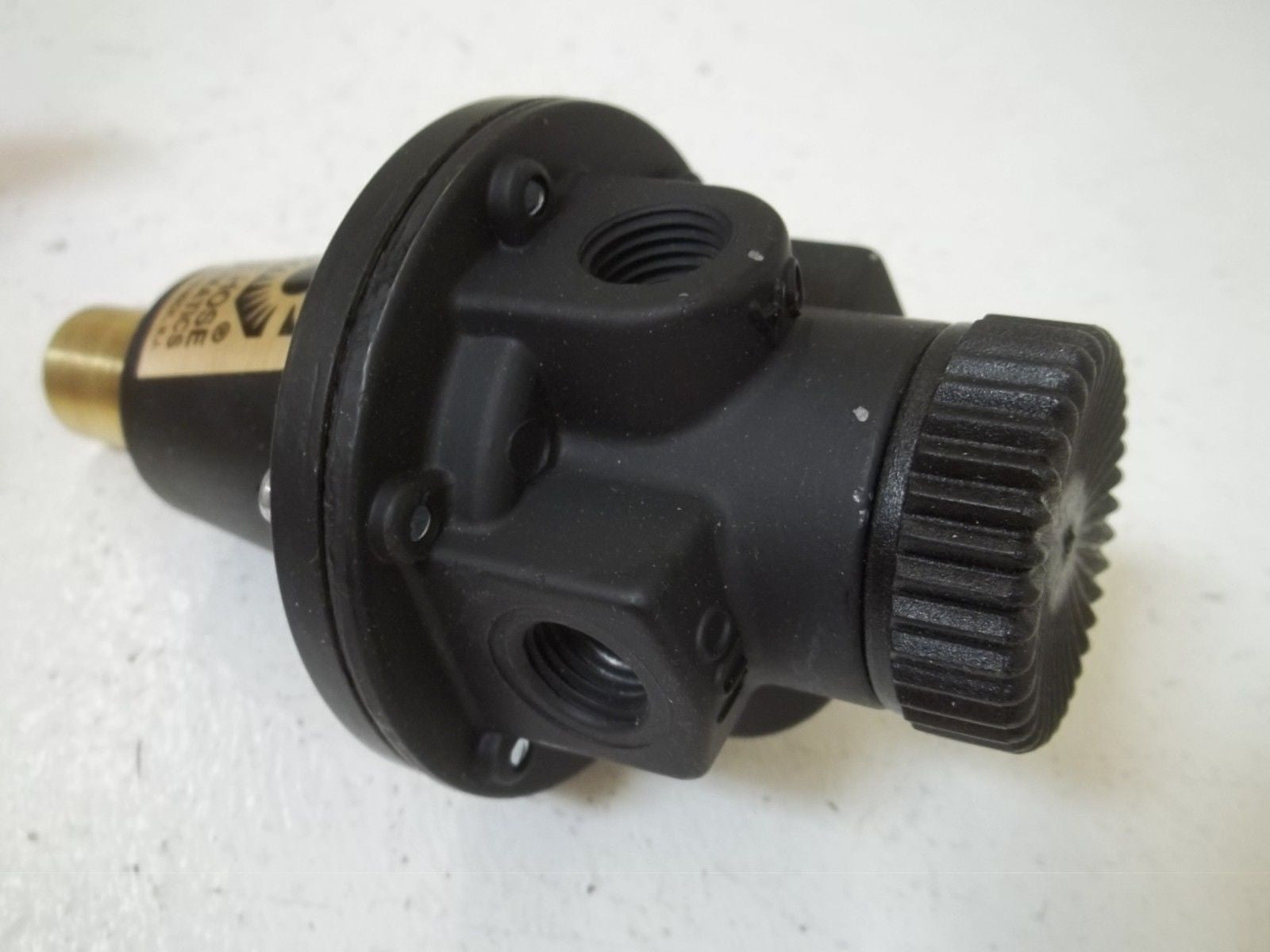 COILHOSE PNEUMATIC 8802KH 1/4" REGULATOR TAMP.PROOF 0-250 *NEW IN BOX*