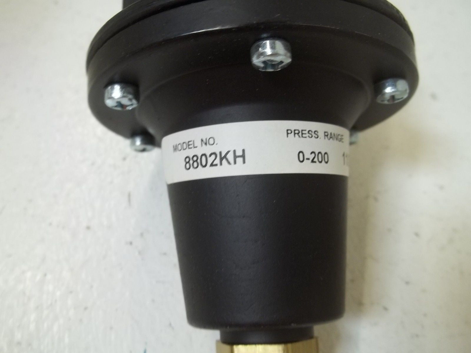 COILHOSE PNEUMATIC 8802KH 1/4" REGULATOR TAMP.PROOF 0-250 *NEW IN BOX*