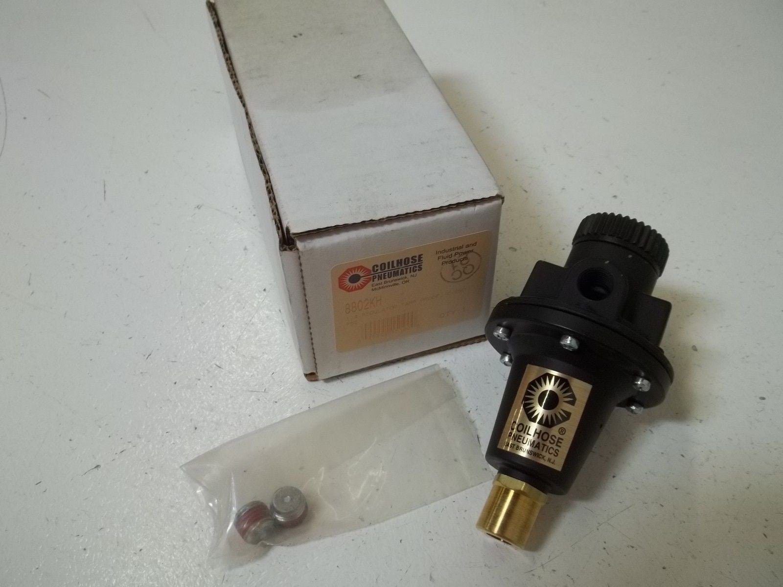 COILHOSE PNEUMATIC 8802KH 1/4" REGULATOR TAMP.PROOF 0-250 *NEW IN BOX*