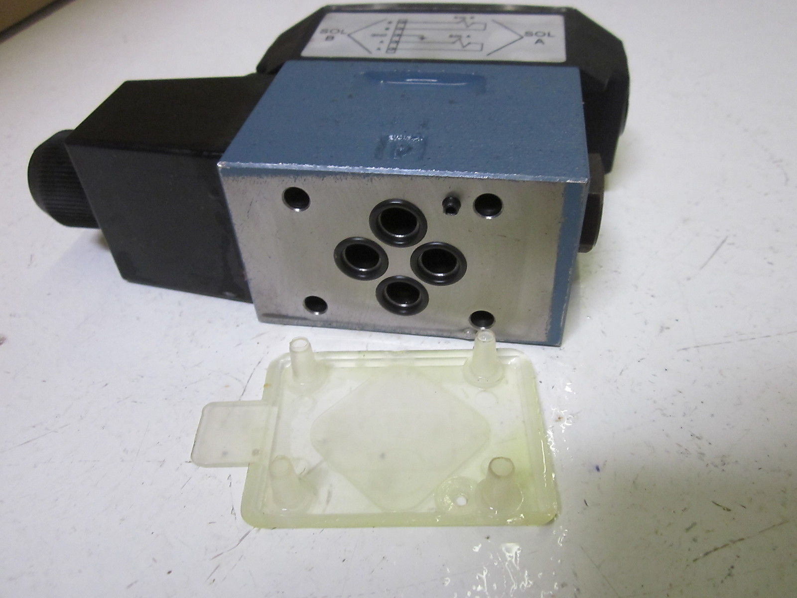 CONTINENTAL HYDRAULICS VSD03M-1A-GB-60L-A VALVE 110/120VAC *USED*