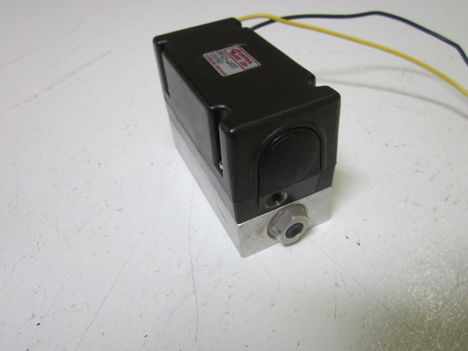 CONTROL LINE CM345-4AE1 SOLENOID VALVE 120V *USED*