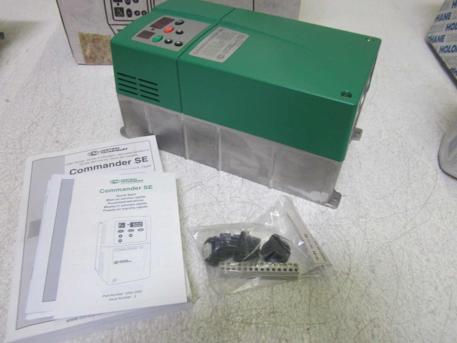 CONTROL TECHNIQUES SE23200400 COMMANDER SE 5.5TL 0-240V *NEW IN BOX*