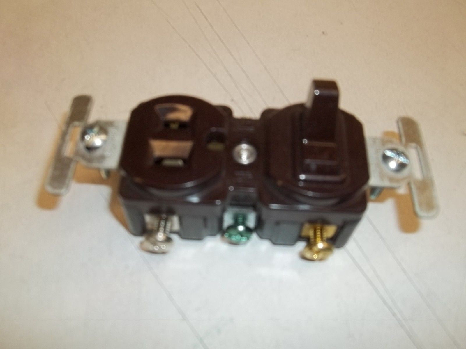 COOPER COMBINATION 3-WAY SWITCH AND GROUNDING RECEPTACLE 293B-B0X *NEW*