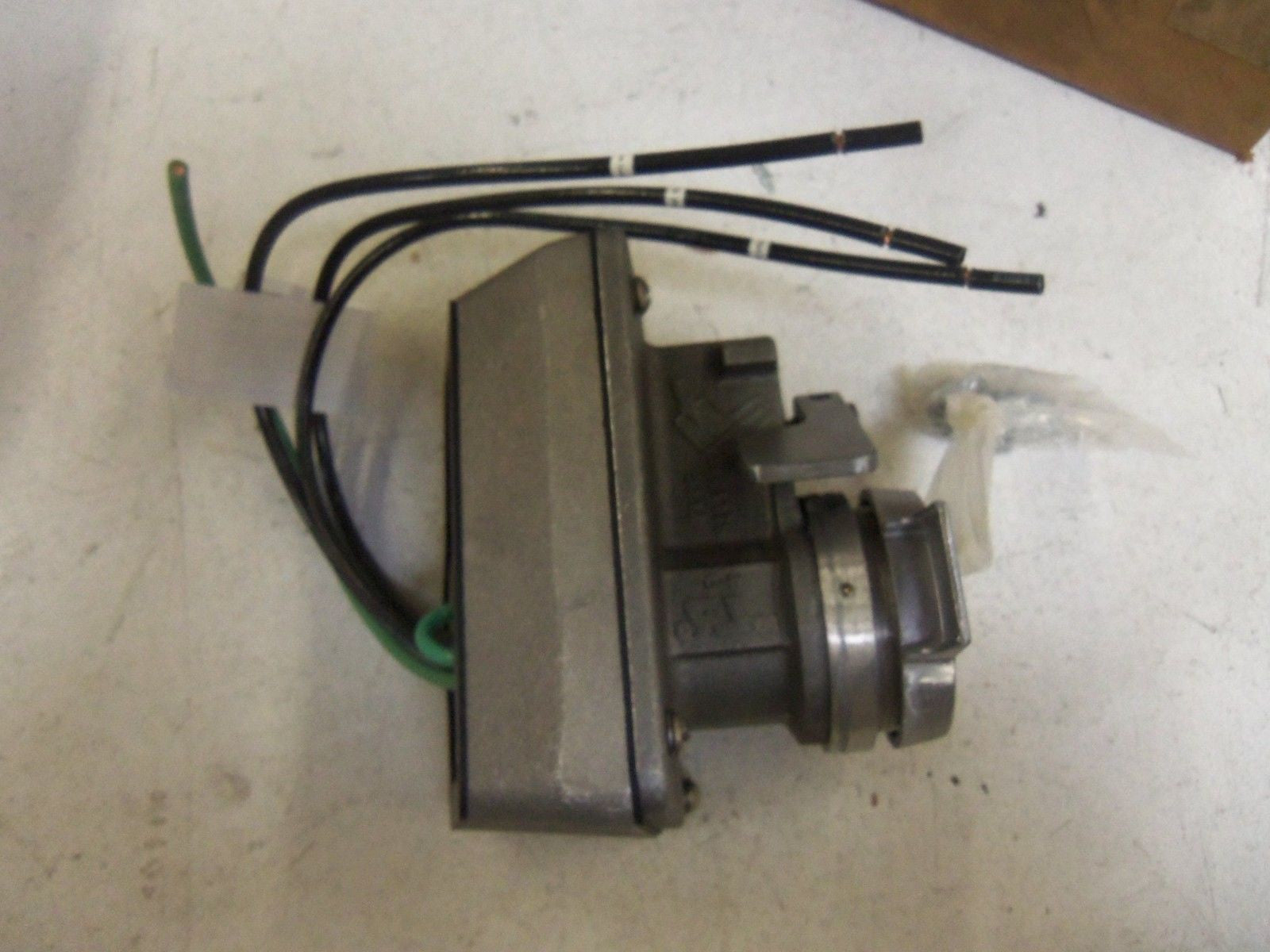 COOPER WBR3442 RECEPTACLE *NEW IN BOX*