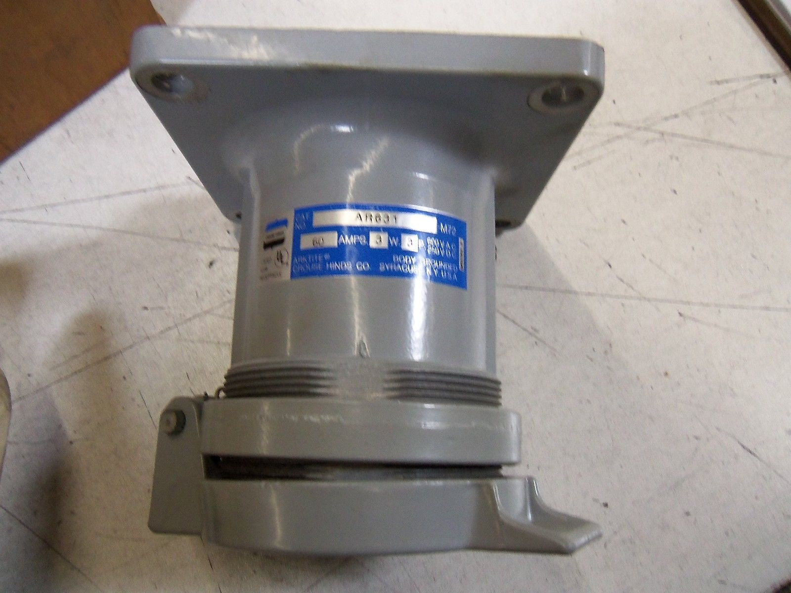 CROUSE-HINDS AR631 OUTLET RECEPTACLE  *NEW IN BOX*