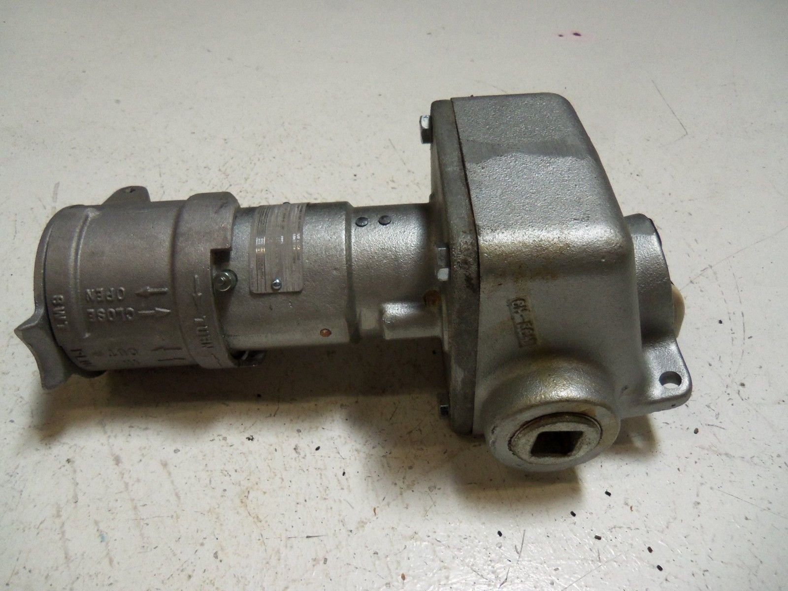 CROUSE-HINDS CES4234 DELAYED ACTION RECEPTACLE *NEW IN BOX*