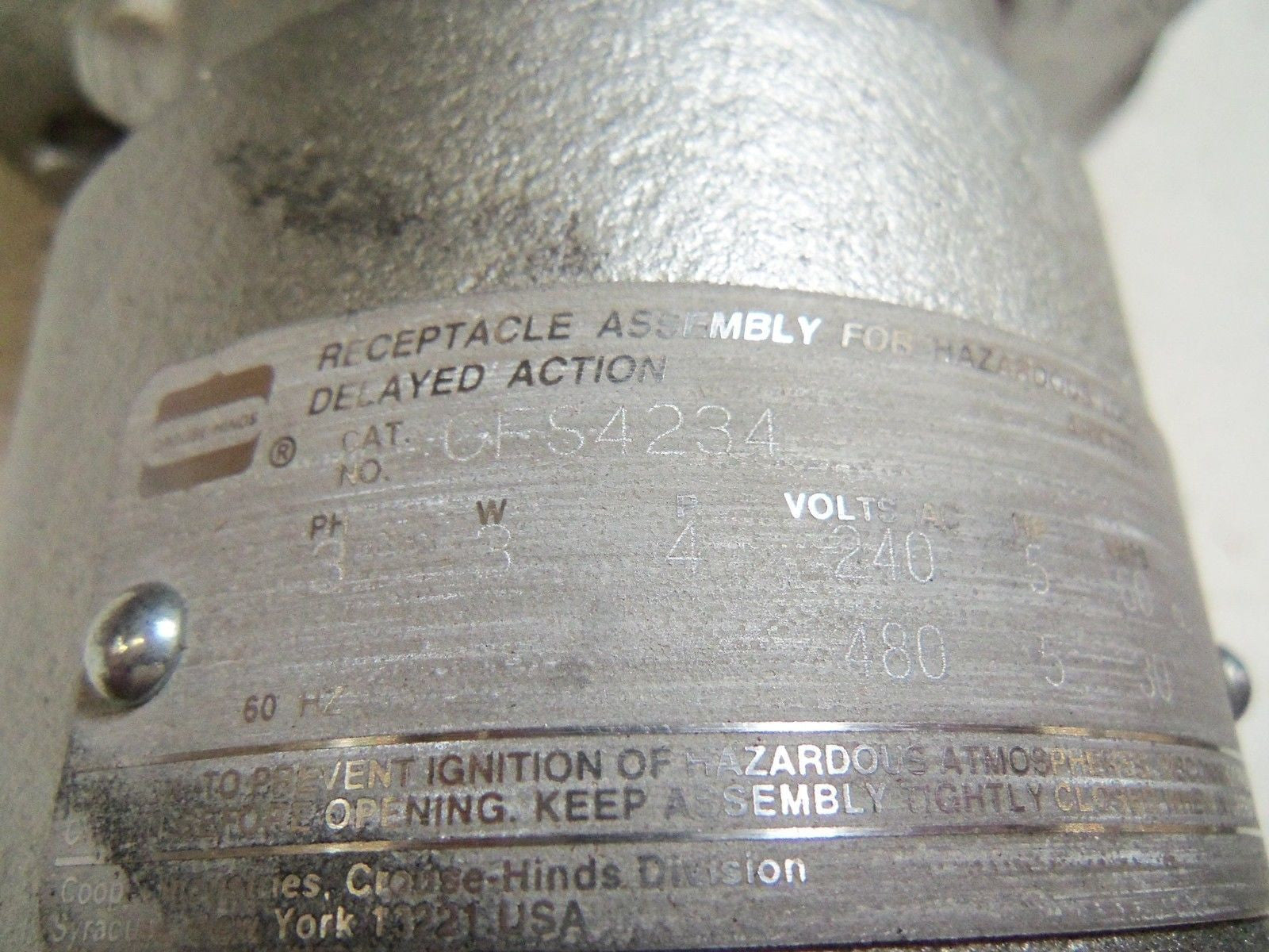 CROUSE-HINDS CES4234 DELAYED ACTION RECEPTACLE *NEW IN BOX*