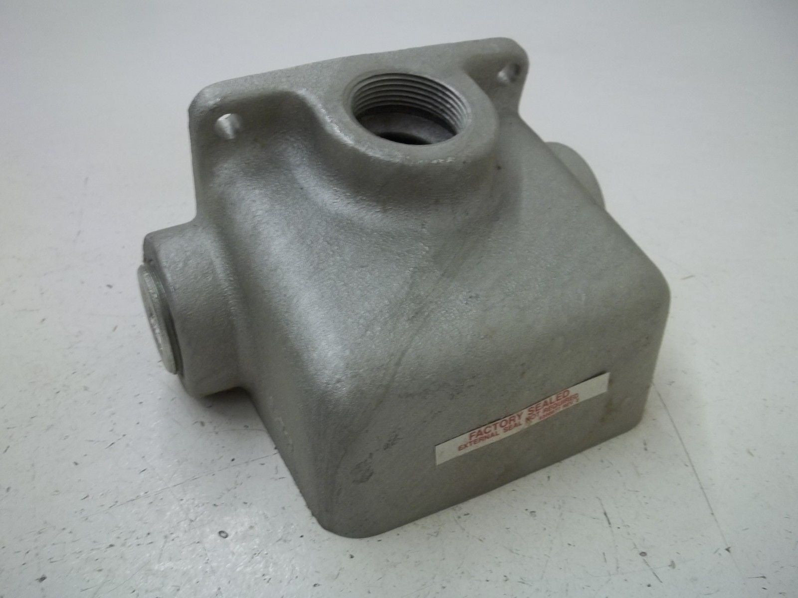 CROUSE-HINDS CES42 BACK BOX *NEW IN BOX*