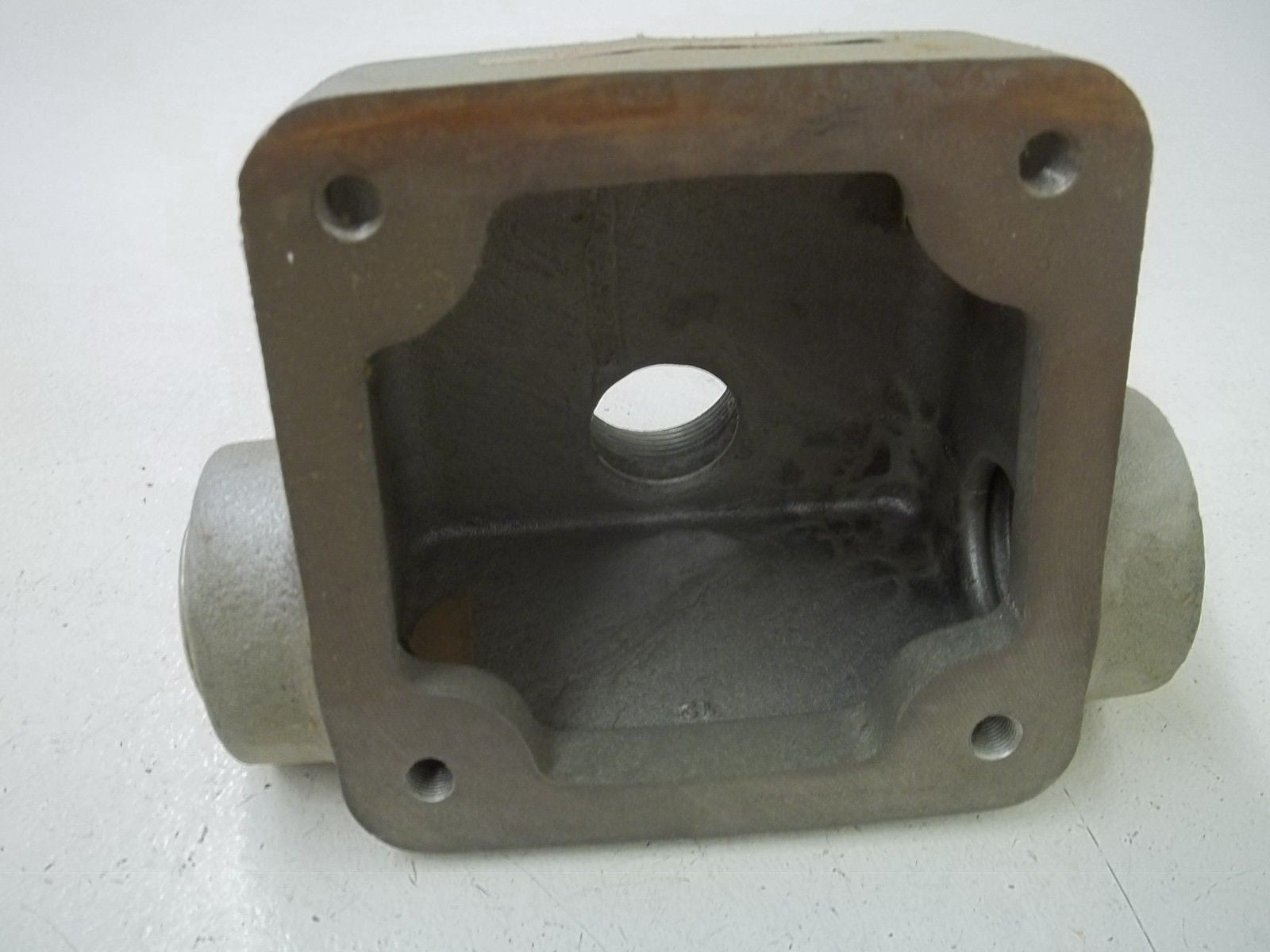 CROUSE-HINDS CES42 BACK BOX *NEW IN BOX*