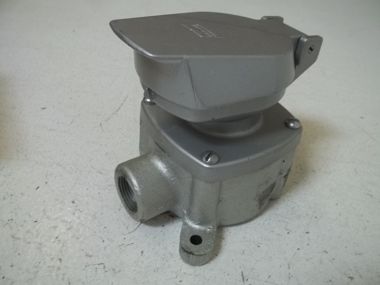 CROUSE-HINDS CPS1420 DELAYED ACTION CIRCUIT BREAKING RECEPTACLE *NEW IN BOX*
